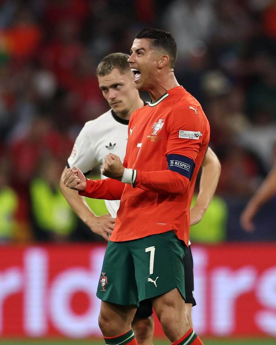 本菲卡轻取巴黎圣日耳曼，C罗扑点救主欧联杯