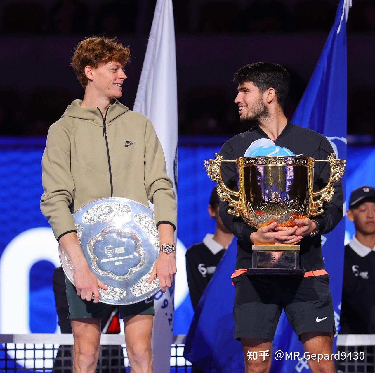 ATP总决赛力克法网，阿尔卡拉斯扛起全队